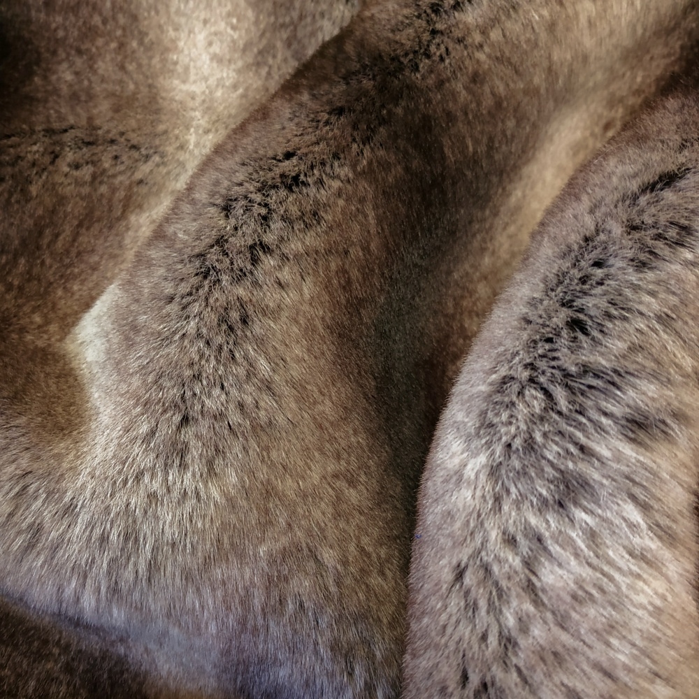 Brown Chinchilla fausse fourrure (par 10 cm)